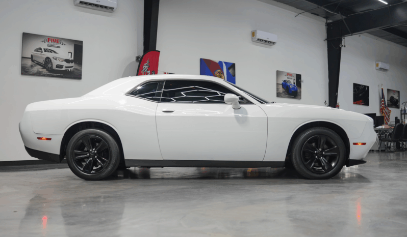 
								2016 Dodge Challenger full									